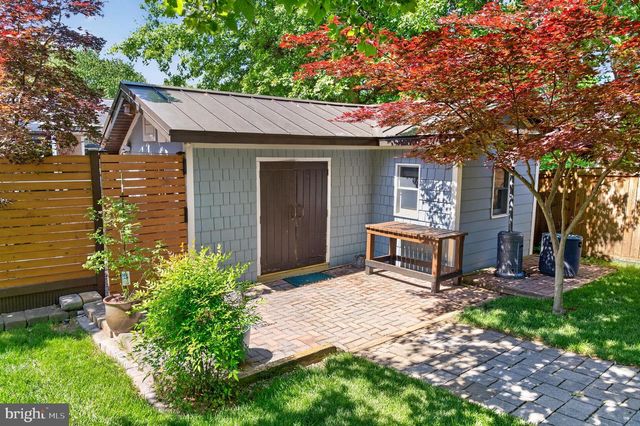 8904 STRATFORD LN, Alexandria, VA 22308