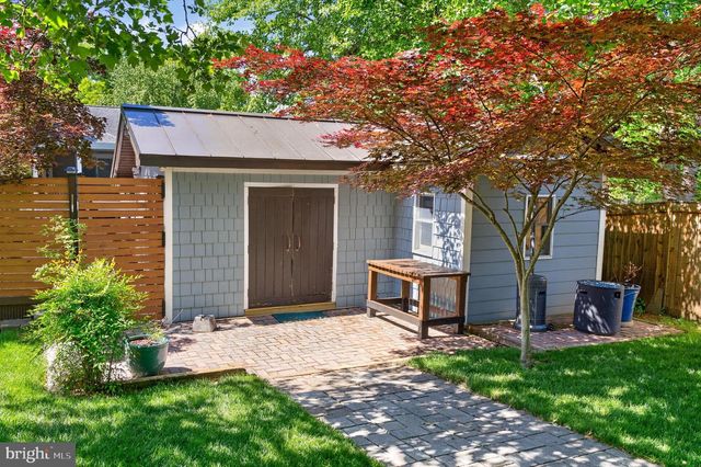 8904 STRATFORD LN, Alexandria, VA 22308