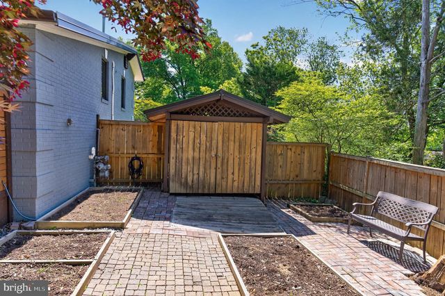 8904 STRATFORD LN, Alexandria, VA 22308