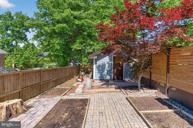8904 STRATFORD LN, Alexandria, VA 22308