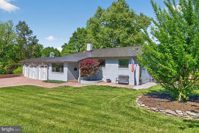 8904 STRATFORD LN, Alexandria, VA 22308