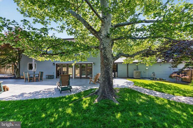 8904 STRATFORD LN, Alexandria, VA 22308