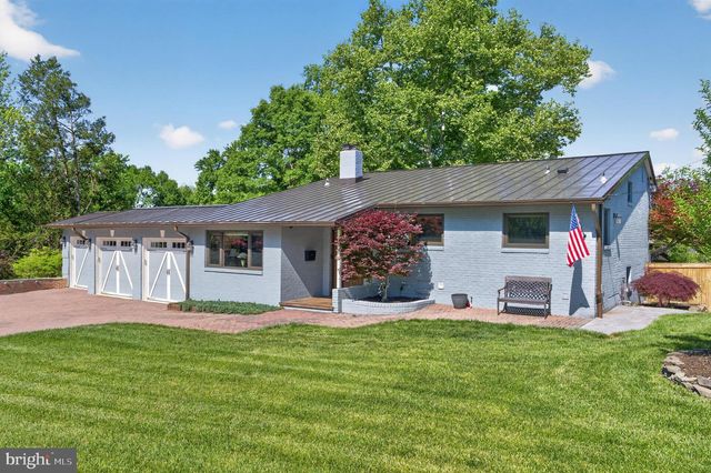 8904 STRATFORD LN, Alexandria, VA 22308