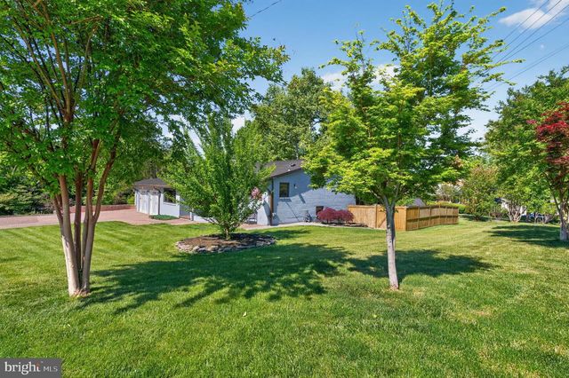 8904 STRATFORD LN, Alexandria, VA 22308
