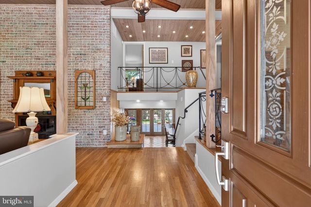 8904 STRATFORD LN, Alexandria, VA 22308