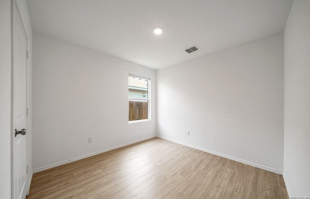 6566 Runaway Row, Converse, TX 78109