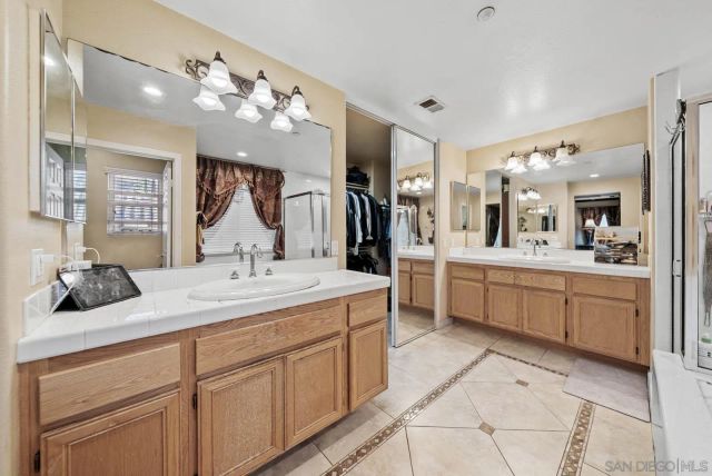 2062 Pleasant Waters Ct, Spring Valley, CA 91977