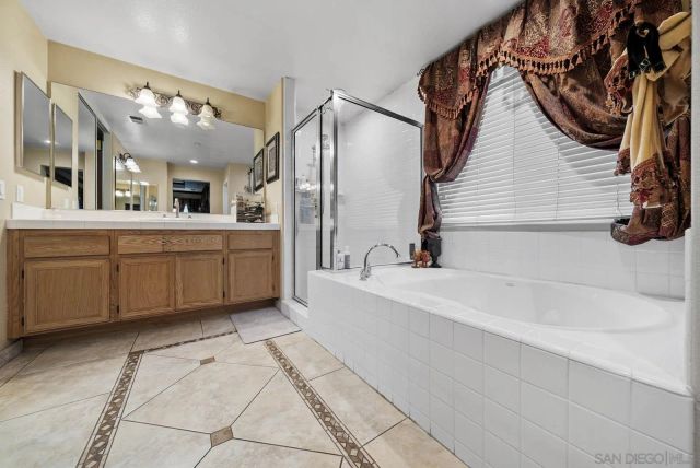 2062 Pleasant Waters Ct, Spring Valley, CA 91977