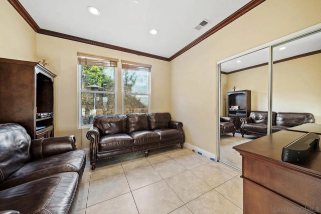 2062 Pleasant Waters Ct, Spring Valley, CA 91977
