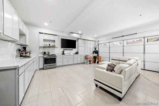 2062 Pleasant Waters Ct, Spring Valley, CA 91977