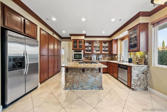 2062 Pleasant Waters Ct, Spring Valley, CA 91977