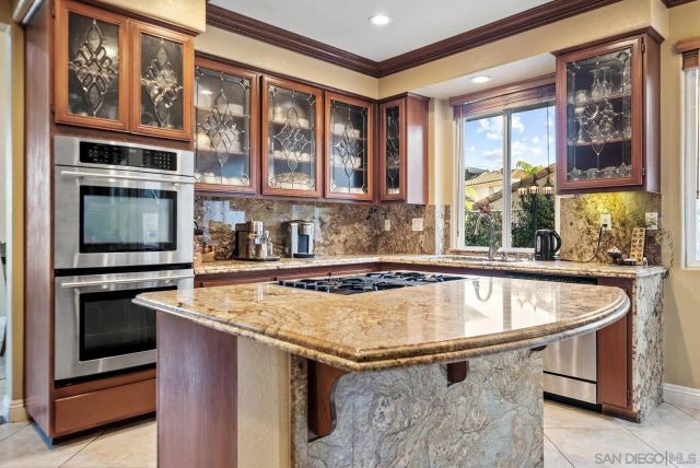 2062 Pleasant Waters Ct, Spring Valley, CA 91977