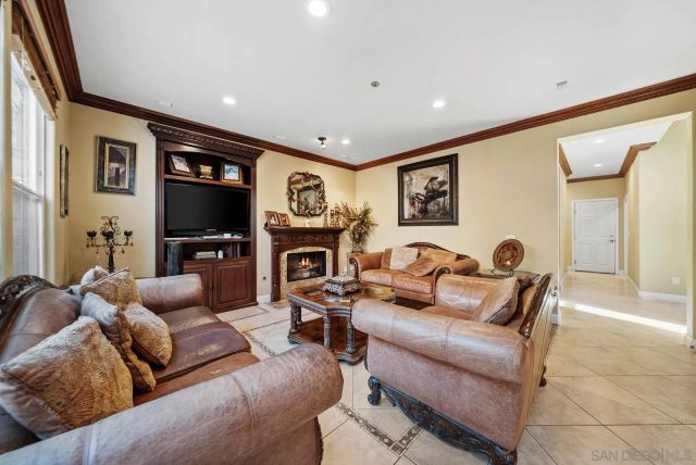 2062 Pleasant Waters Ct, Spring Valley, CA 91977