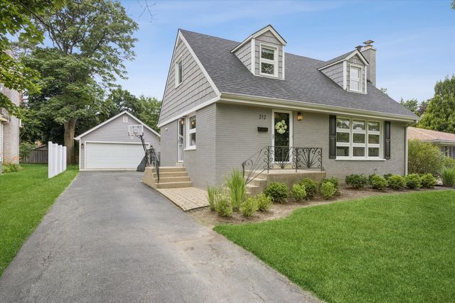 212 N Jackson Road, Clarendon Hills, IL 60514