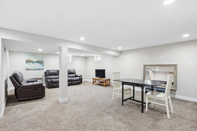 212 N Jackson Road, Clarendon Hills, IL 60514