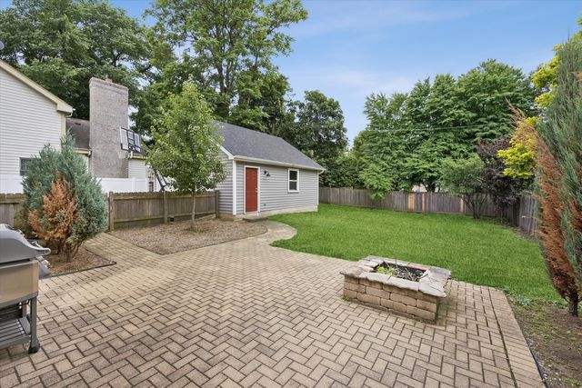 212 N Jackson Road, Clarendon Hills, IL 60514