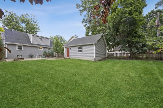 212 N Jackson Road, Clarendon Hills, IL 60514