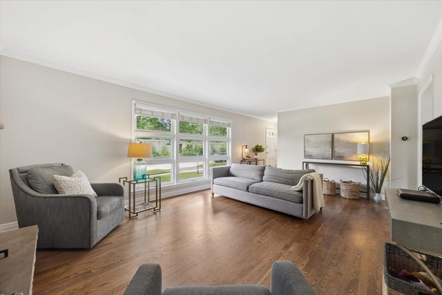 212 N Jackson Road, Clarendon Hills, IL 60514