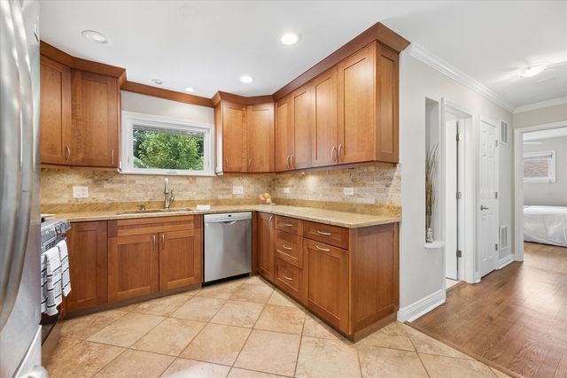 212 N Jackson Road, Clarendon Hills, IL 60514