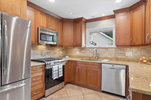 212 N Jackson Road, Clarendon Hills, IL 60514