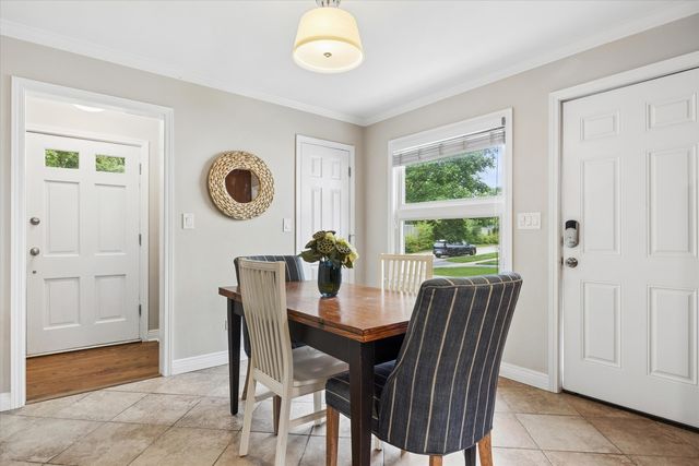212 N Jackson Road, Clarendon Hills, IL 60514