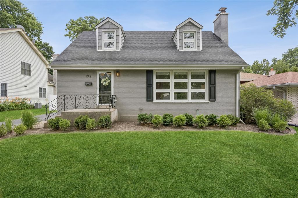 212 N Jackson Road, Clarendon Hills, IL 60514