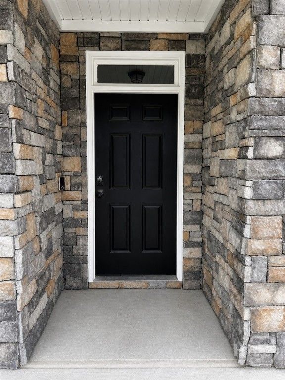 Image 2 of property listing at 145 Laguna Way, Savannah, GA 31405