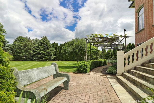 2 Cutters Run, South Barrington, IL 60010