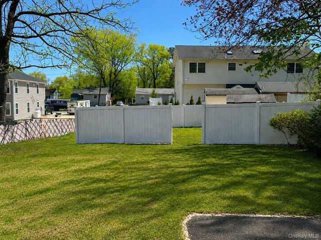 11 Bedford Street, Wyandanch, NY 11798