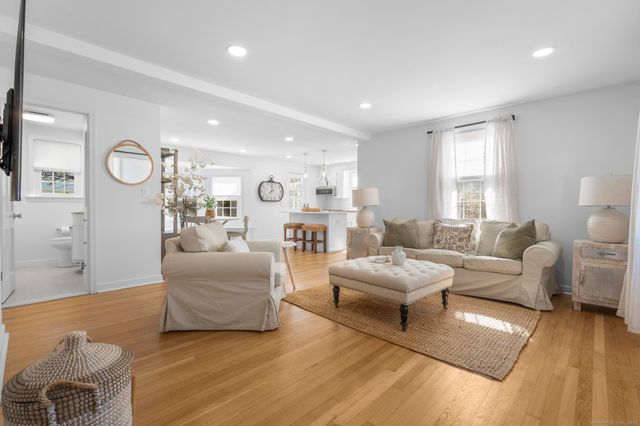 27 Reef Court, Fairfield, CT 06824