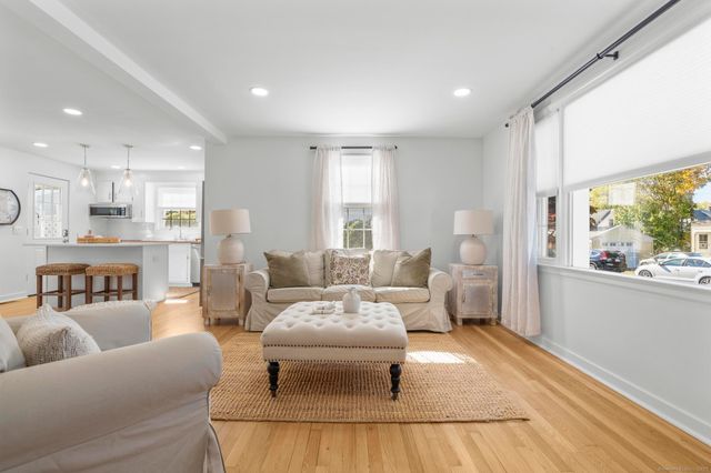 27 Reef Court, Fairfield, CT 06824