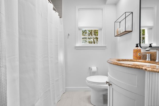 27 Reef Court, Fairfield, CT 06824