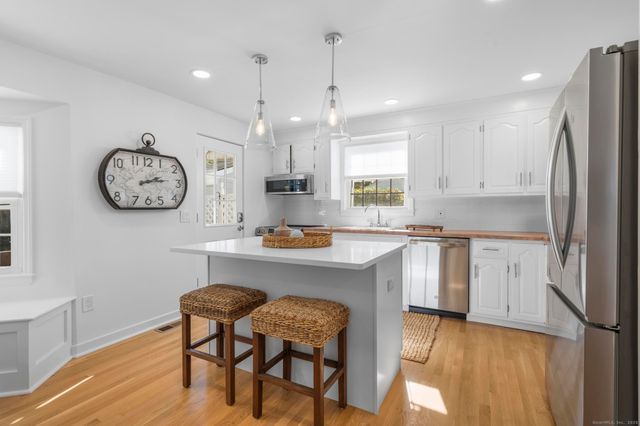 27 Reef Court, Fairfield, CT 06824