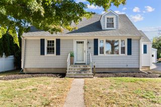 27 Reef Court, Fairfield, CT 06824