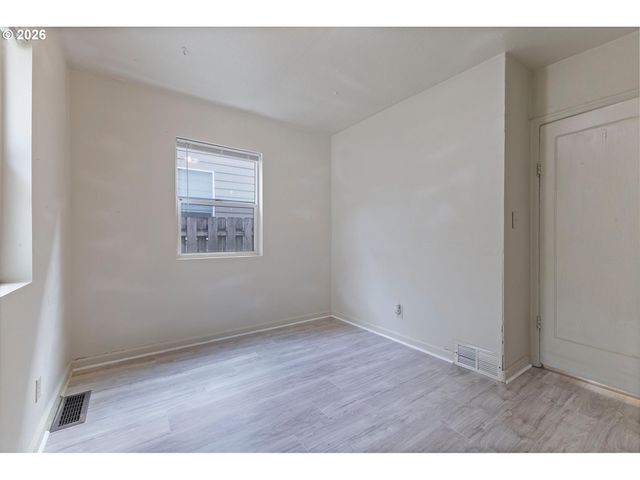 8305 Se RHONE St, Portland, OR 97266