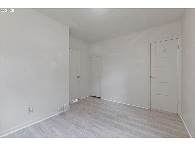 8305 Se RHONE St, Portland, OR 97266