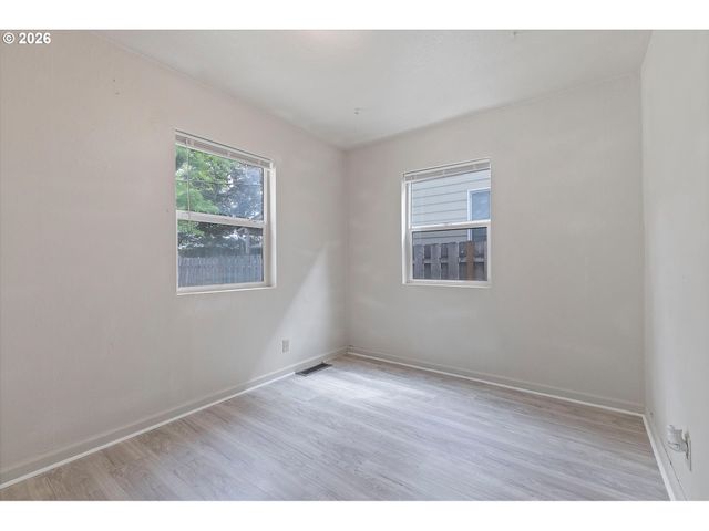 8305 Se RHONE St, Portland, OR 97266