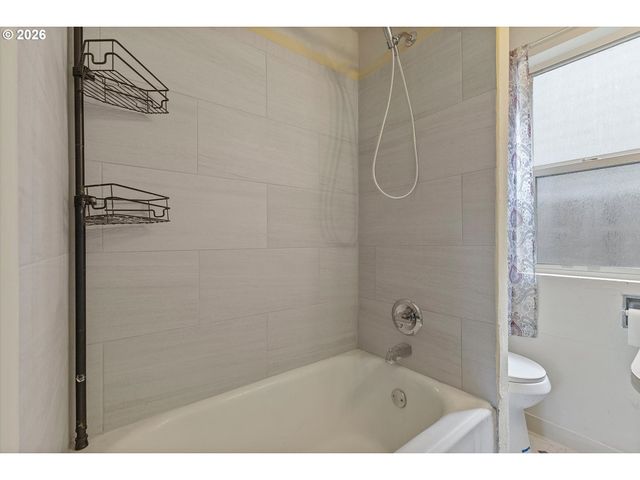 8305 Se RHONE St, Portland, OR 97266