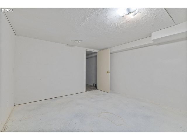 8305 Se RHONE St, Portland, OR 97266