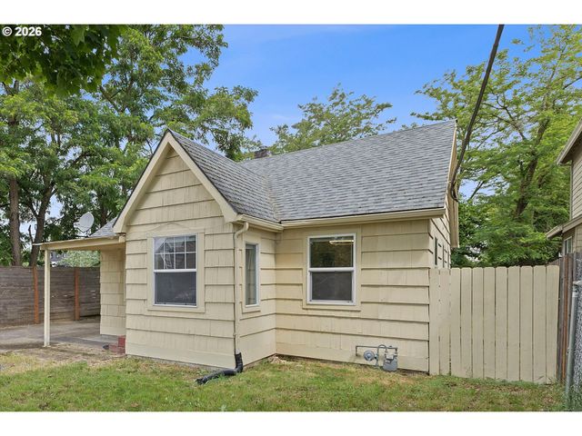 8305 Se RHONE St, Portland, OR 97266