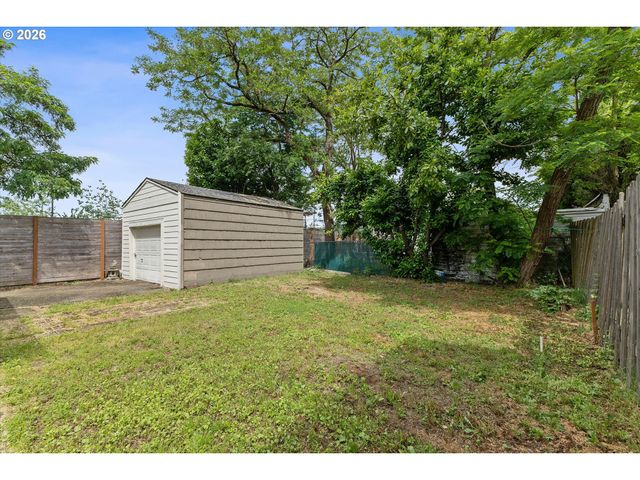 8305 Se RHONE St, Portland, OR 97266