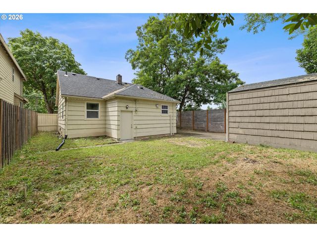8305 Se RHONE St, Portland, OR 97266
