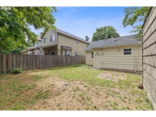 8305 Se RHONE St, Portland, OR 97266