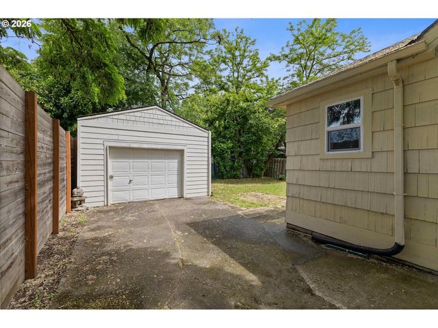 8305 Se RHONE St, Portland, OR 97266