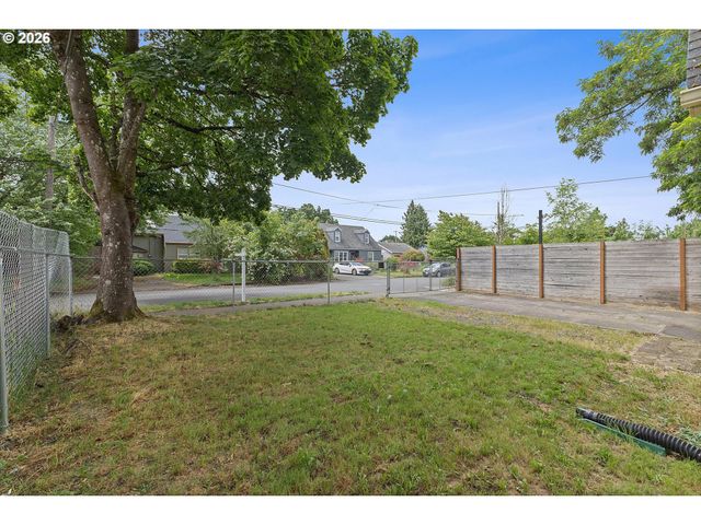 8305 Se RHONE St, Portland, OR 97266