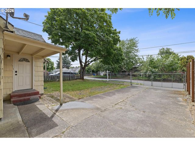 8305 Se RHONE St, Portland, OR 97266