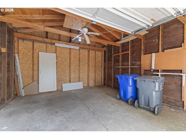 8305 Se RHONE St, Portland, OR 97266