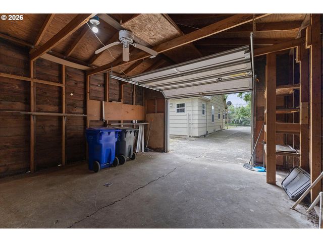8305 Se RHONE St, Portland, OR 97266