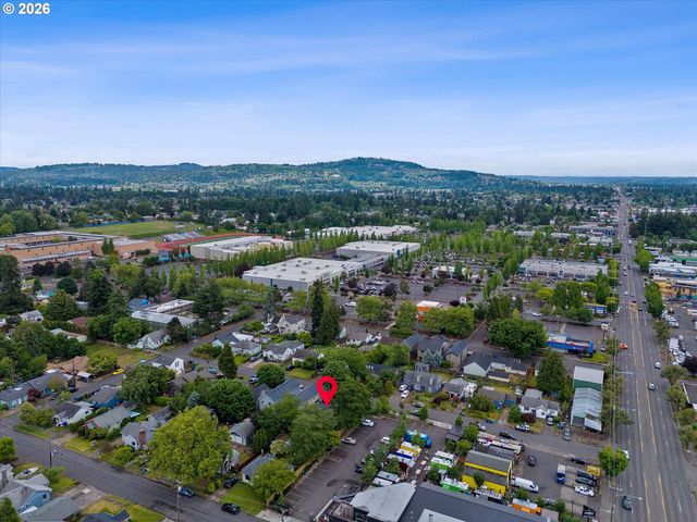 8305 Se RHONE St, Portland, OR 97266