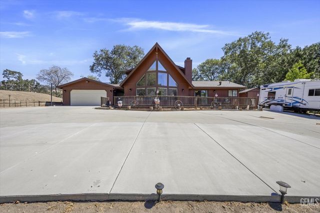 30341 Pinedale Court, Tehachapi, CA 93561